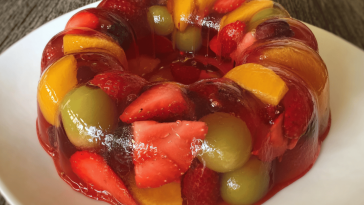 ¡Disfruta de esta refrescante gelatina cristal de frutas perfecta para cualquier ocasión! 🍓🍈