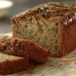 ¡Descubre este delicioso panqué de plátano saludable y fácil de hacer en casa! 🍌✨